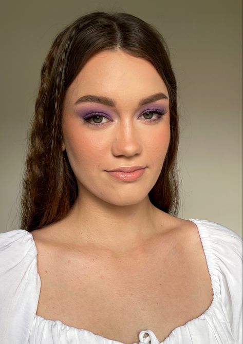 Purple eyeshadow. Natural makeup with a pop of colour. Makeup For Lavender Dress, Lavender Eyeshadow, Eyeshadow Natural, Prom Eye Makeup, Purple Makeup, Purple Eyeshadow, Lavender Dresses, Indian Makeup, Purple Dress