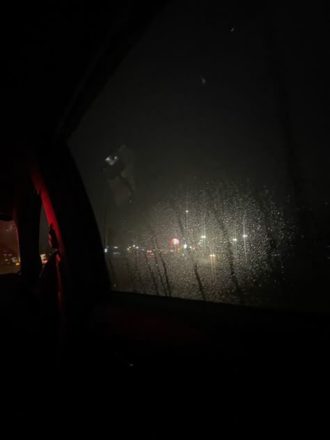 Pretty Outside Pictures Dark, Outside Aesthetic Pictures, Dark Car Pictures, Dark Pictures For Instagram, Night Vibes Photo, Aesthetic Pictures For Tiktok, Calm Pictures Aesthetic, Car At Night Snap, Dark Outside Pictures