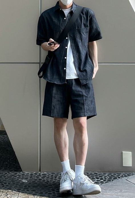 Asian Street Style Men Summer, Korean Outfit Inspo Men, Cargo Short Outfits For Men, Asian Men Clothing Styles, Men Outfits With Shorts, Korean Mens Fashion Summer, Summer Japanese Outfits Men, Korean Men Street Style, Men’s Japanese Street Fashion