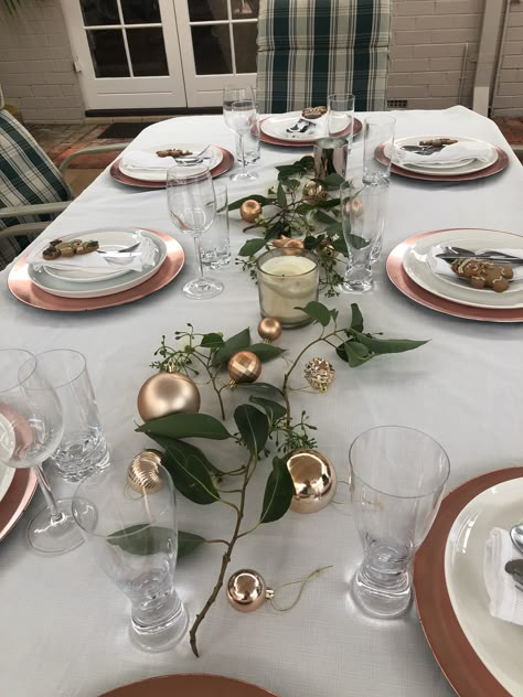 Rose Gold Christmas Table, Pink Christmas Table, Rose Gold Table, Xmas Table Decorations, Holiday Dinner Table, New Year Table, Rose Gold Decor, Christmas Dining Room, Rose Gold Christmas