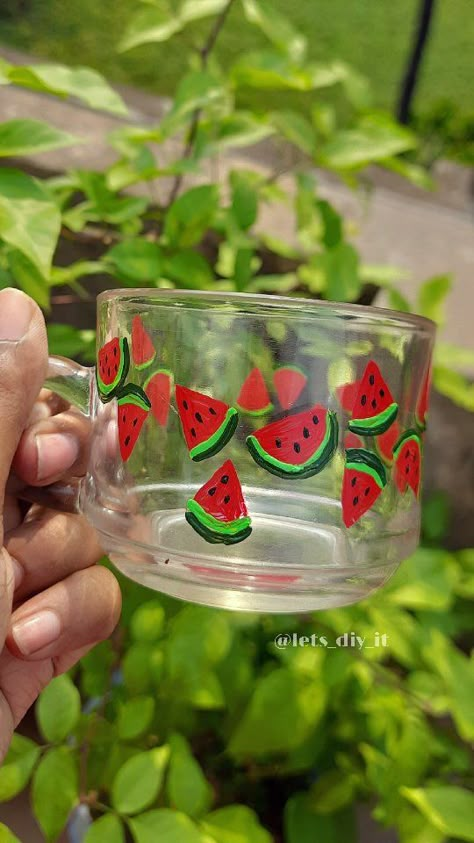 Fevicryl Acrylic Colours Painting Ideas, Draw On Glass Cups, Painting Glass Cups Diy, Painting On Mugs Acrylic, Diy Cup Painting, Fruit Glass Painting, Glass Cup Painting Diy, Glass Cup Painting Designs, Cups Painting Ideas