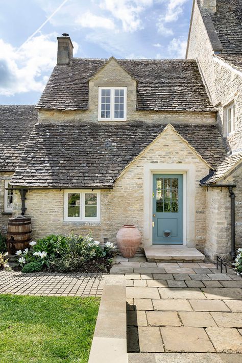 Cotswold House, English Country Cottages, English Farmhouse, Cotswolds Cottage, English Country Cottage, Curated Home, Cottage Exterior, Home Finds, Stylish Interior