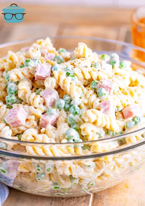 Pasta Salad With Ham And Cheese, Ruby Tuesday Pasta Salad, Noodles Video, Cornbread Taco, Layered Taco, Summer Pasta Salad Recipes, Soup Video, Salad Video, Biscuits Casserole