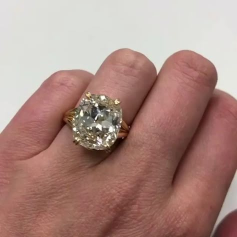 https://www.instagram.com/p/BewKSTvjm29/?igshid=1hsea20j5ghfk Head Jewellery, Gem Hunt, Big Diamonds, Forever Ring, Forever Rings, Expensive Diamond, Fine Jewelery, Big Diamond, Head Jewelry