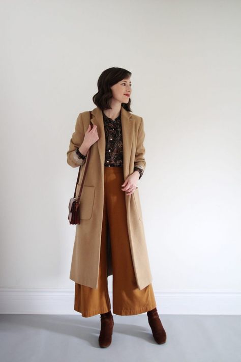 10x10 Challenge, Blouse Dress Outfit, Maxi Dress Outfit Fall, Wide Leg Pants Outfit, Winter Pants Outfit, Paisley Print Blouse, Maxi Dress Outfit, Minimalist Capsule Wardrobe, Boating Outfit