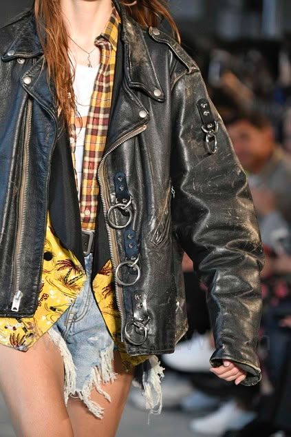 @r13 on IG R13 Leather Jacket, R13 Street Style, Rock Star Gf, Linda Hamilton Terminator, Grunge Life, Colorful Fits, Biker Jacket Women, Linda Hamilton, Grunge Looks