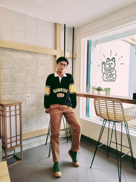 Chill at coffee shop #weekendvibes Coffee Shop Outfit Men, Men Street Styles, Coffee Shop Outfit, At Coffee Shop, Shop Outfits, Men Streetstyle, Men Street, Outfits Men, Weekend Vibes