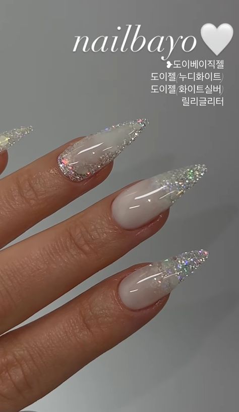 White Reflective Nails, Wedding Nails Silver, White Glam Nails, Art Nails Design, Nail Nail Designs, Nails Xmas, Sharp Nails, White And Silver Nails, Hello Nails