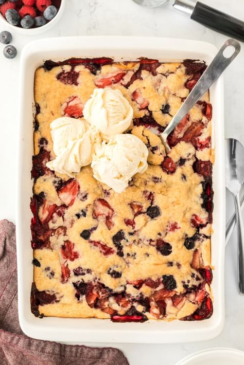 3-Ingredient Berry Cobbler - Joy Bauer Joy Bauer Recipes, Blueberry Oatmeal Bake, Fruity Dessert, Joy Bauer, Berry Cobbler, Fruit Cobbler, Berry Dessert, Frozen Berries, Vanilla Cake Mixes