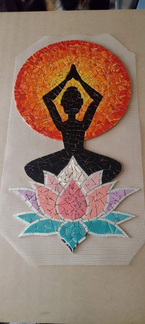 Yoga Mosaic Art, Vitromosaico Ideas, Hearts Paper Crafts, Mosaic Art Diy, Mosaic Tile Patterns, Paper Mosaic, Egg Shell Art, Art Deco Paintings, Mosaic Art Projects