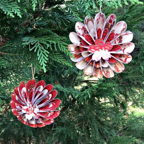 Unusual Christmas Ornaments, Origami Ornaments, Wrapping Paper Crafts, Christmas Tree Decorations Diy, Christmas Origami, Paper Creations, Paper Ornaments, Gift Toppers, Cork Crafts