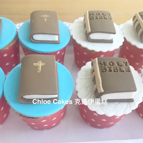 Bible Cupcakes, Frosted Cupcakes, Cupcake Frosting, Cup Cakes, Holy Bible, Cake Decorating, Chloe, Cupcake, Bible