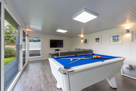 Snooker Table Room, Snooker Room Design, Snooker Room Ideas, Modern Garden Room, Pool Room Ideas, Garden Room Interiors, Summer House Interiors, Snooker Room, Garage Game Rooms