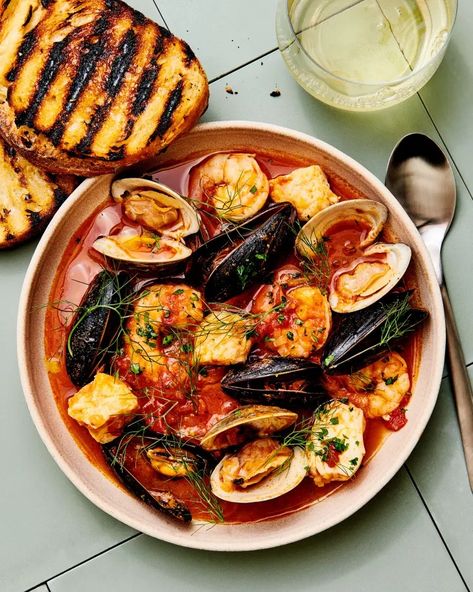 Cioppino Recipe (Seafood Stew) | The Kitchn Cioppino Recipe, Seafood Stew Recipes, Seafood Soup Recipes, Sea Foods, Seafood Stew, Seafood Soup, Seafood Pasta, Air Fryer Healthy, Linguine