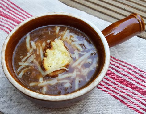 Soup Recipes Uk, Red Onion Recipes, Fried Rice With Egg, French Onion Soup Recipe, Onion Soup Recipes, Soup Appetizers, Quick And Easy Soup, Healthy Version, Onion Recipes