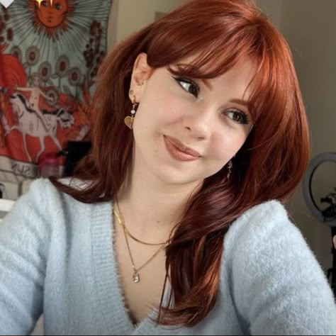 90s Ginger Hair, Pale Skin Copper Hair, Auburn Hair With Curtain Bangs, Copper Hair Dark Eyebrows, Soft Red Hair Color, Auburn Hair Pale Skin, Ginger Curtain Bangs, Hair Color Ideas Orange, Medium Hair Color Ideas