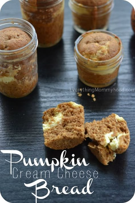 Bread In A Jar, Mason Jar Baking, Mason Jar Desserts Recipes, Mason Jar Pies, Pumpkin Chai Tea, Jar Cakes, Mason Jar Cakes, Pumpkin Cream Cheese Bread, Jar Cake