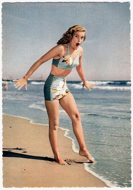 50s beach pinup Italian Postcard, Pin Up Vintage, Retro Swimwear, Vintage Swim, Vintage Swimsuit, Look Retro, Vintage Swimwear, Vintage Swimsuits, Vintage Pinup