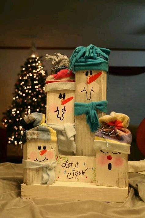 Looks like it might be a winner for macintosh on a larger scale. snowmen 2x4 Crafts, Wooden Snowmen, Wooden Christmas Crafts, Diy Snowman, Christmas Wood Crafts, Snowman Crafts, Noel Christmas, Christmas Wood, Winter Crafts