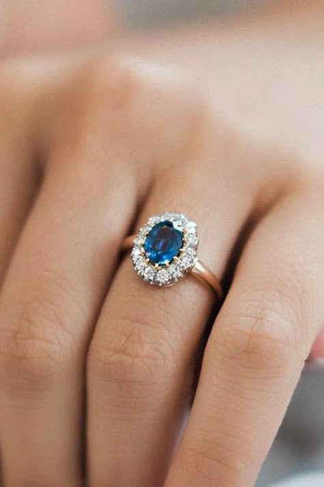 27 Best Rose Gold Engagement Rings For A Tender Look ❤️ best rose gold engagement rings halo floral sapphire ❤️ More on the blog: https://ohsoperfectproposal.com/best-rose-gold-engagement-rings/ Gold Engagement Rings Halo, Vintage Inspired Engagement Rings, Gorgeous Rings, Wedding Rings Halo, Wedding Rings Unique, Wedding Rings Vintage, Rose Gold Engagement, Halo Engagement Rings, Rings Engagement