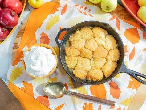 Maple Pudding Cake, Maple Pudding, Pudding Cake Recipe, The Kitchen Food Network, Peach Cobbler Recipe, Pudding Cake, Köstliche Desserts, Cake Frosting, Cast Iron Skillet