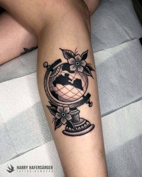 Traditional Oldschool Globus / Globe Tattoo von Harry Hafensänger aus Hamburg. Entstanden in seinem Tattoostudio Holy Harbor Tattoo auf der Hamburger Sternschanze. Globe Tattoo, Teacher Tattoos, Traditional Black Tattoo, Globe Tattoos, Earth Tattoo, Small Chest Tattoos, Traditional Tattoo Designs, Traditional Style Tattoo, Traditional Tattoo Sleeve