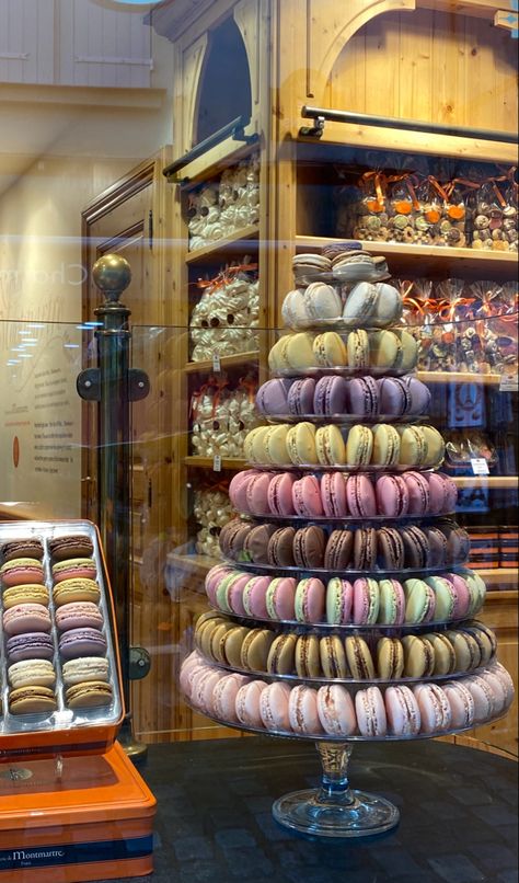 Macarons In Paris, Aesthetic Paris, Makanan Diet, Parisian Fashion, Yurt, Macaroons, Macarons, Diet, Paris