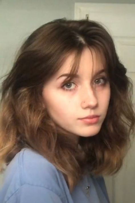 Shoulder Length Fluffy Hair, Middle Length Hair With Bangs, Fluffy Shoulder Length Hair, Haircuts Without Styling, Queer Hair, Shortish Hair, Poofy Hair, Hair Inspiration Short, Front Hair Styles