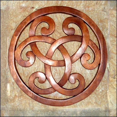 Celtic Carving, Wood Spoon Carving, Celtic Viking, Wall Mosaic, Scroll Saw Patterns Free, Celtic Knot Designs, Celtic Culture, Celtic Patterns, Celtic Knotwork