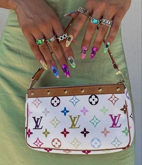 These Are The Louis Vuitton Bags Under 500 To Get Before Everyone Else - CLOSSFASHION Louis Vuitton Murakami, Cheap Louis Vuitton Bags, Y2k Bags, Louie Vuitton, Pre Owned Louis Vuitton, Louis Vuitton Crossbody, Takashi Murakami, Louis Vuitton Neverfull Mm, Louis Vuitton Pochette