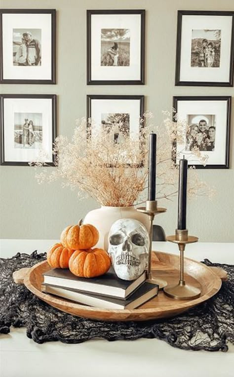 21 gorgeous fall centerpiece ideas to brighten up your dining table — ASHLINA KAPOSTA Halloween Decor Dining Table, Halloween Decor For Small Kitchen, Simple Halloween Decor Living Room, Simple Fall And Halloween Decor, Simple Halloween Coffee Table Decor, Halloween Decor In Kitchen, Halloween Decor Centerpiece, Not Spooky Halloween Decor, Fall Halloween Table Decor