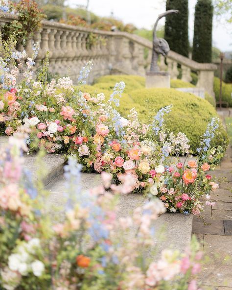 Wedding Ceremony Flowers Outdoor, Wedding Ceremony Low Flowers, Peony Flowers Wedding, Bright And Bold Wedding Flowers, Dreamy Summer Wedding, Wedding Bouquets Bride Summer, Spring Wedding Hydrangea, Pastel Ceremony Flowers, Pastel Hydrangea Wedding