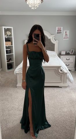 Ball Gowns For Sale, Formal Dresses For Small Chest, Medium Dress Elegant, Long Train Prom Dress, Prom Dresses 2023 Open Back, Cute Green Prom Dresses, Prom Dresses Maxi, Prom Dresses Freshman Year, Prom Green Dresses