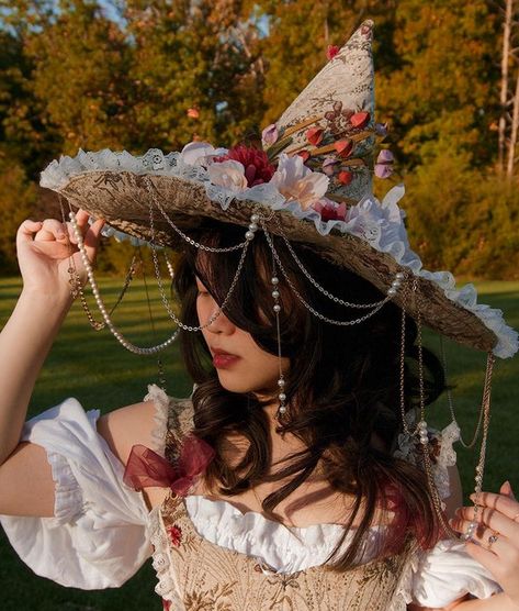 Cottagecore Witch, Ren Faire Outfits, Ren Faire Costume, Fair Outfits, Ren Fest, Witch Outfit, Witch Costume, A Dinosaur, Poses References