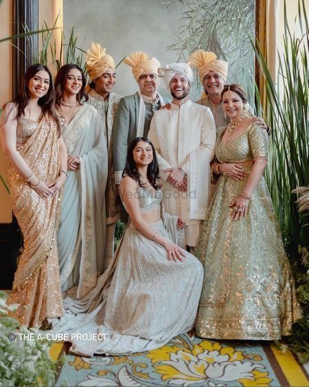 Wedding Ideas & Inspiration | Indian Wedding Photos Indian Wedding Family Photos, Alanna Pandey, Lehenga Jewellery, Hindu Ceremony, Family Wedding Photos, Wedding Photo Gallery, Indian Wedding Planning, Indian Wedding Photos, Manish Malhotra