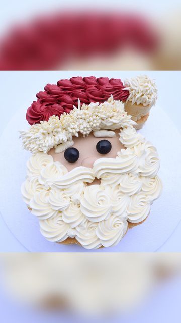 Santa Cupcake Cake, Santa Clos, Head Template, Santa Cupcakes, Piping Buttercream, Santa Cake, Recipes For Baking, Pull Apart Cake, Santa Is Coming