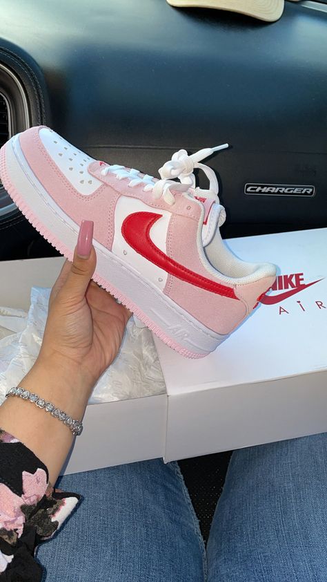 Pink air force’s Trending Shoes For Men, Gents Shoes, Trendy Shoes Sneakers, Nike Shoes Girls, Preppy Shoes, Jordan Shoes Retro, All Nike Shoes, Fashion Shoes Sneakers, Cute Nike Shoes