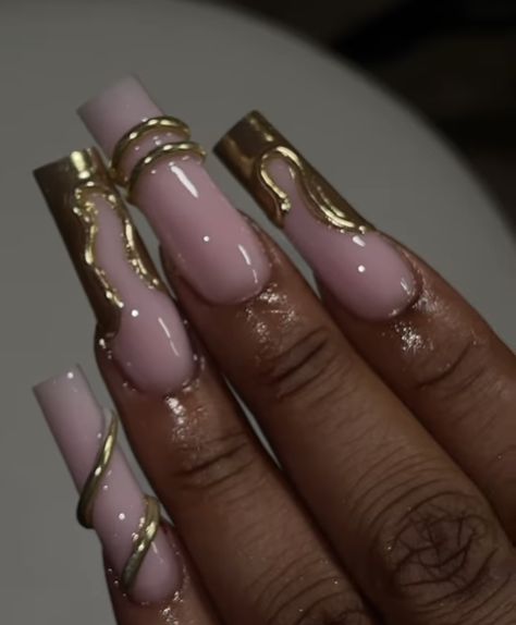 21st Birthday Nails, Ongles Bling Bling, Bday Nails, Gold Acrylic Nails, Long Acrylic Nail Designs, Hard Nails, Dope Nail Designs, Short Square Acrylic Nails, Long Acrylic Nails Coffin