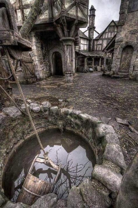 Vila Medieval, Abandoned Village, Medieval Aesthetic, Creepy Houses, Bg Design, Medieval Village, Abandoned Castles, Medieval Houses, Abandoned House