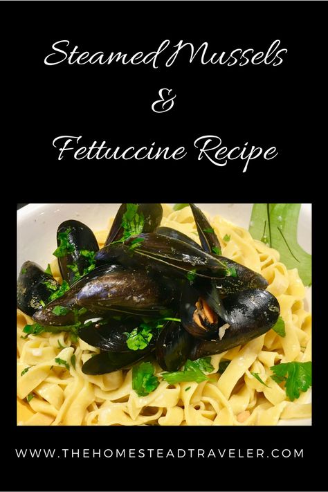 Steamed Mussels and Fettuccine (Cozze e Fettuccine) Tanning On The Beach, Mussels Pasta, Sun Beds, Fettuccine Recipes, Great Dinner Ideas, Diy Cinnamon, Shrimp Spring Rolls, Steamed Mussels, Chocolate Scones