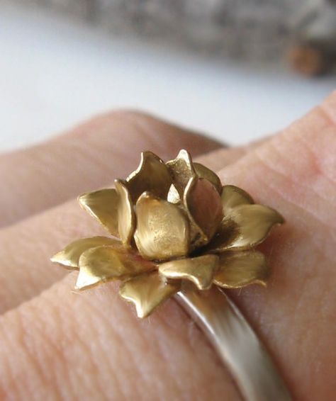 Flower Elegant Metal Flower Ring, Unique Flower Shaped Metal Jewelry, Handmade Elegant Brass Flower Ring, Handmade Metal Flower-shaped Jewelry, Handmade Gold Flower Ring, Nature-inspired, Lotus Ring, Metal Art Jewelry, Bijoux Art Nouveau, Jewels Rings