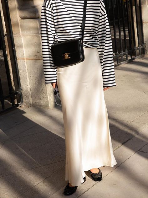 Satin Skirt Outfit, Maxi Skirt Outfits, Petite Style, Skirt Trends, Skirt Outfit, White Skirt, Mode Inspo, Maxi Skirts, Autumn Outfit