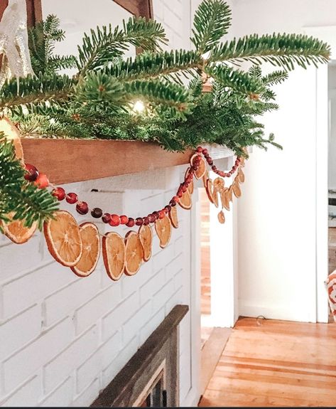 Christmas Citrus Garland, Christmas Fruit Garland, Christmas Garland Oranges, Cranberry And Orange Garland, Orange Garland Decor, Yule Mantle Decor, Orange Cranberry Garland, Christmas Decor Windows, Dried Apple Garland