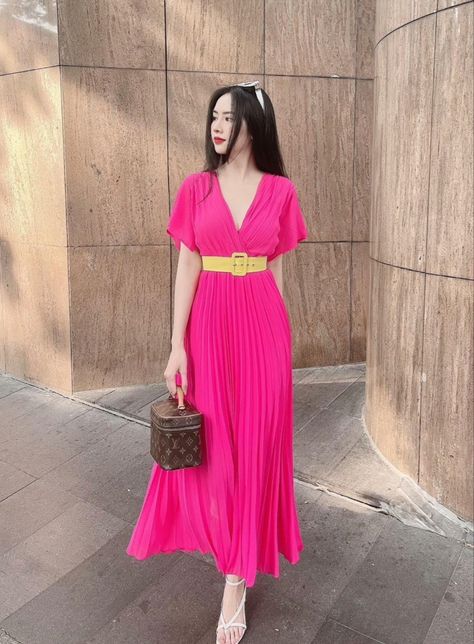 Gown Western, Fuchsia Outfit, Chifon Dress, Fancy Gowns, Women Blouses Fashion, Cute Prom Dresses, Designer Dresses Casual, Trendy Fashion Outfits, Designer Dresses Indian