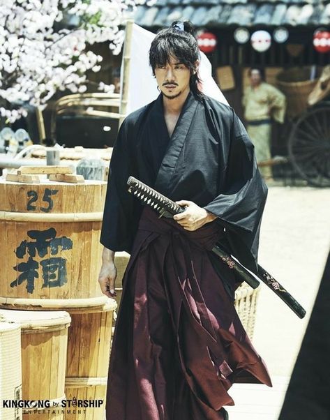 dummy-kanji on Tumblr Gu Dong Mae, Guerriero Samurai, Mr Sunshine, Ronin Samurai, Yoo Yeon Seok, 얼굴 그리기, Samurai Art, Samurai Swords, Human Poses