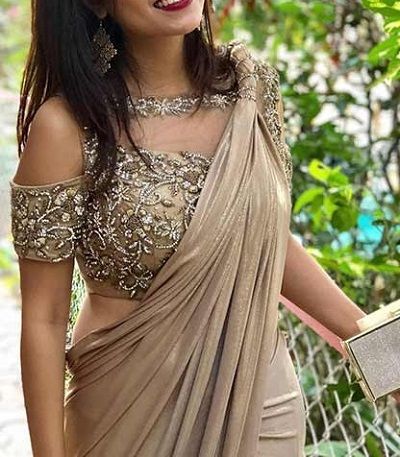 Latest Cold Shoulders Blouse Designs Blouse For Plain Saree, Golden Blouse Designs Latest, Mushanana Designs, Fancy Saree Blouse Design, Saree With Golden Blouse, Cold Shoulder Saree Blouse, Cold Shoulder Blouse Designs, Golden Blouse Designs, Net Saree Blouse Designs