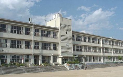 Japanese School Aesthetic Building, Japanese School Reference, Aesthetic Japanese School, School Japanese, Japan School Building, Japanese School Layout, School Reference, School In Japan, Aesthetic School Building