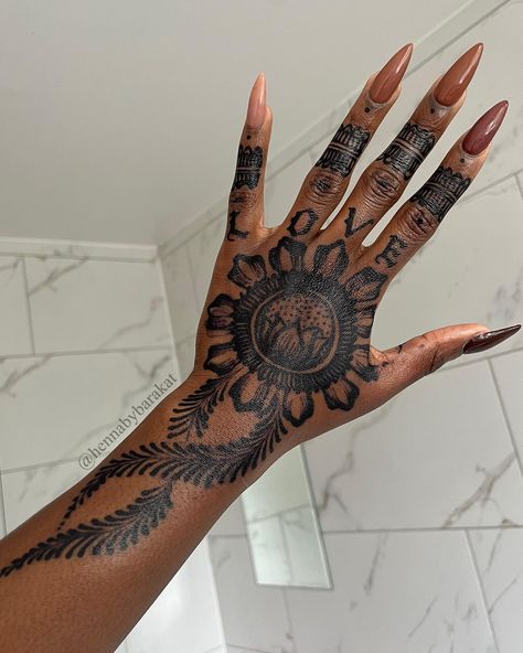 I am so in love with the artistry of henna and all the things it allows me to do, Alhamdulilah #barakatfreestyle . . . . . #hennatattoo #londonhenna #hennalondon #blackhennaartist #blackhenna #jaguahenna #jaguadesign #naturalhenna #barakatfreestyles Henna Sleeve, Henna Hands, Unique Henna, Jagua Henna, Dark Tattoos, X Tattoo, Black Henna, Cool Ear Piercings, Natural Henna