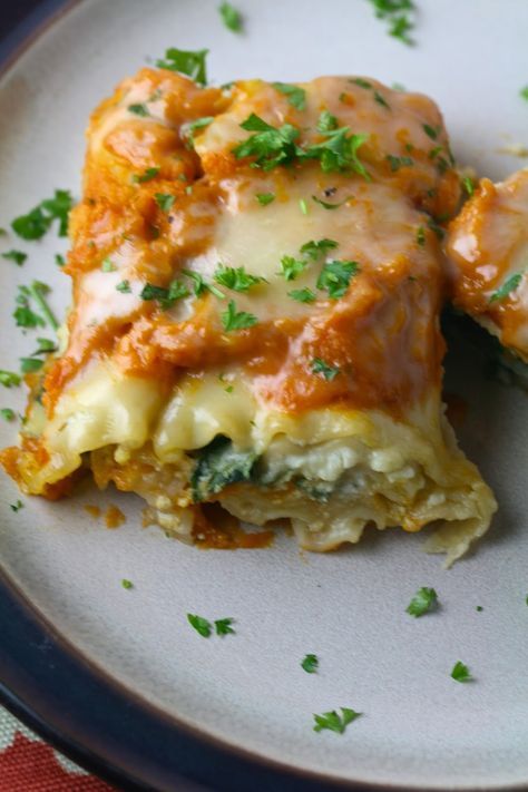 Pumpkin Lasagna Dinner, Pumpkin Lasagna Roll Ups, Lasagna Recipe Videos, Spinach And Ricotta Lasagna, Pumpkin Spinach, Pumpkin Cakes, Spinach Rolls, Spinach Lasagna Rolls, Pumpkin Lasagna