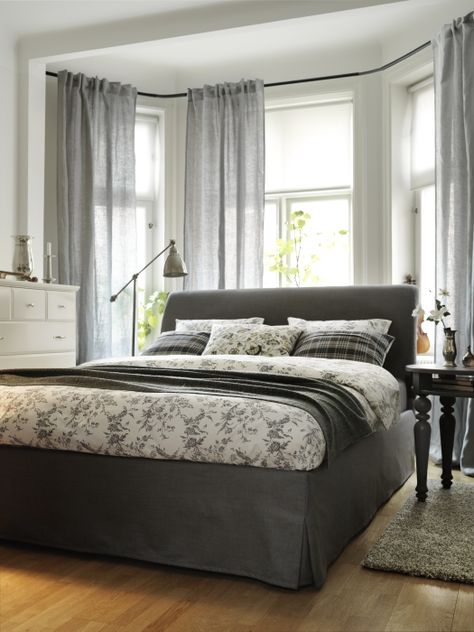 Create a traditional bedroom with the easy elegance of the VANVIK bed. Love Grey these days. Really want to revamp my bedroom Cool Lights For Bedroom, Bay Window Bedroom, Grey Bedroom Furniture, Window Designs, Ikea Bedroom, Studio Apt, Dream Closets, Traditional Bedroom, Bedroom Windows